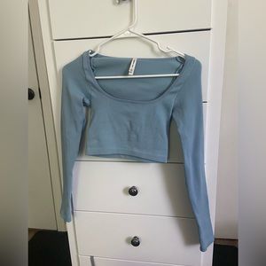 Aritzia Sundays Best blue crop top